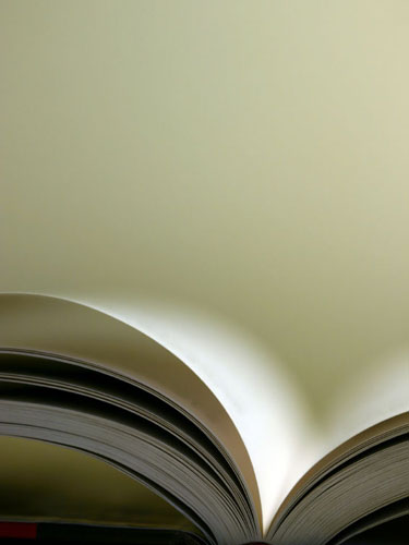 Livre à moitié ouvert